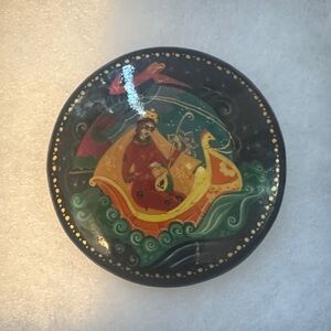 Vintage Russian Hand-Painted Lacquer Brooch – “Tsar Maiden” Folk Art